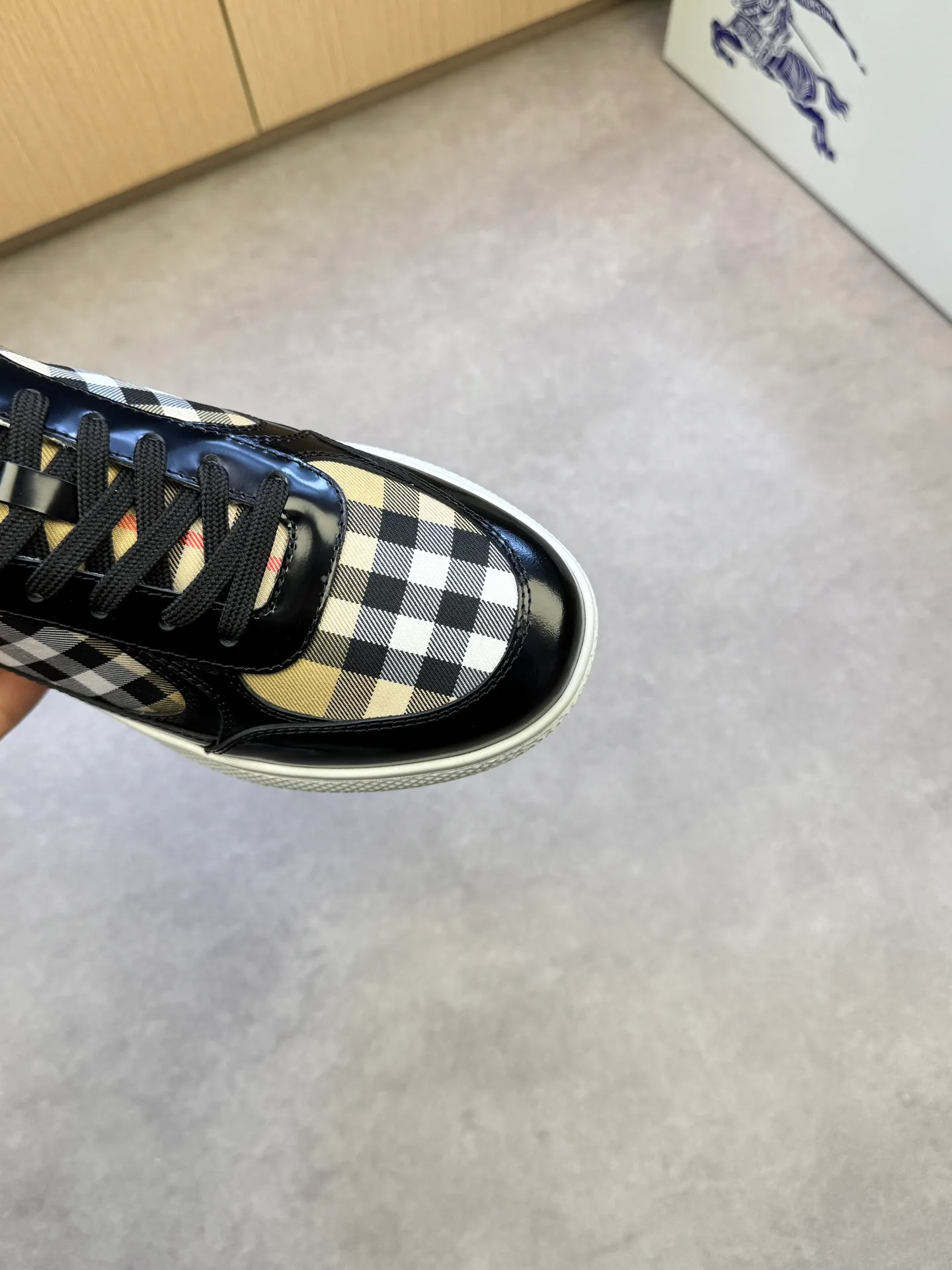 P400 [BURBERRY] Burberry casual sports sneakers - Upper: imported 🔝 open edge beaded calfskin, brand totem cloth, tongue brand cloth label - Inner: water-dyed cowhide - Outsole: ultra-light TPR rubber; two-color molded outsole - Super high quality control·Fine workmanship: highlighted (high-end, extravagance, grade) -Size: 38-44 (Male 45, can be customized)·BBR0372